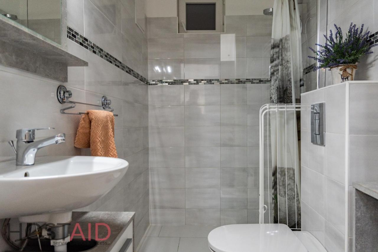 B17 Apartment - Hostaid Budapest Kültér fotó