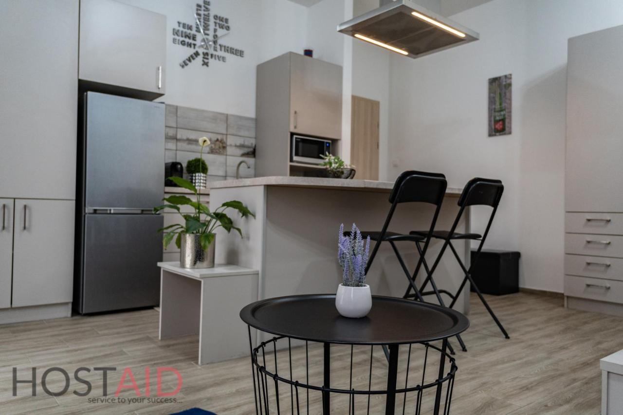 B17 Apartment - Hostaid Budapest Kültér fotó