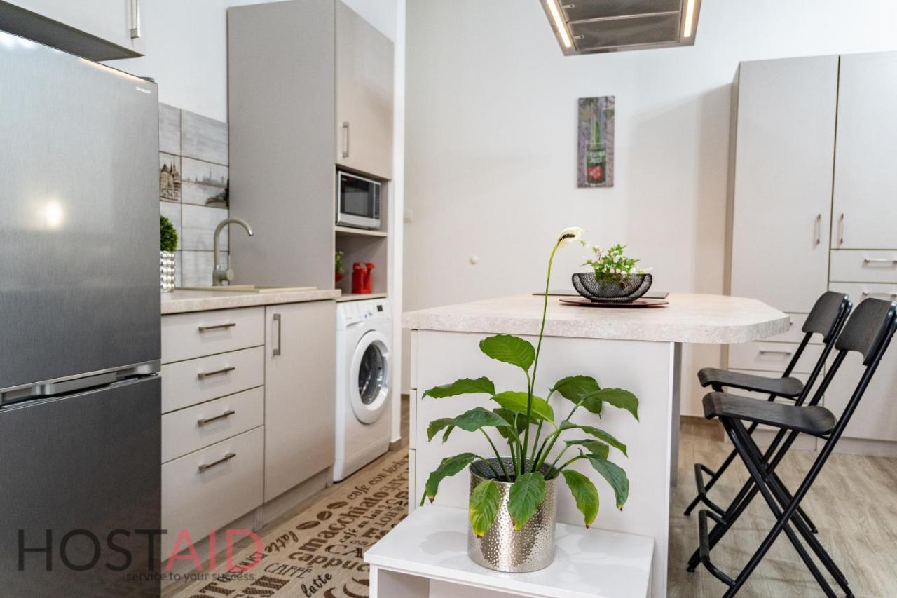 B17 Apartment - Hostaid Budapest Kültér fotó