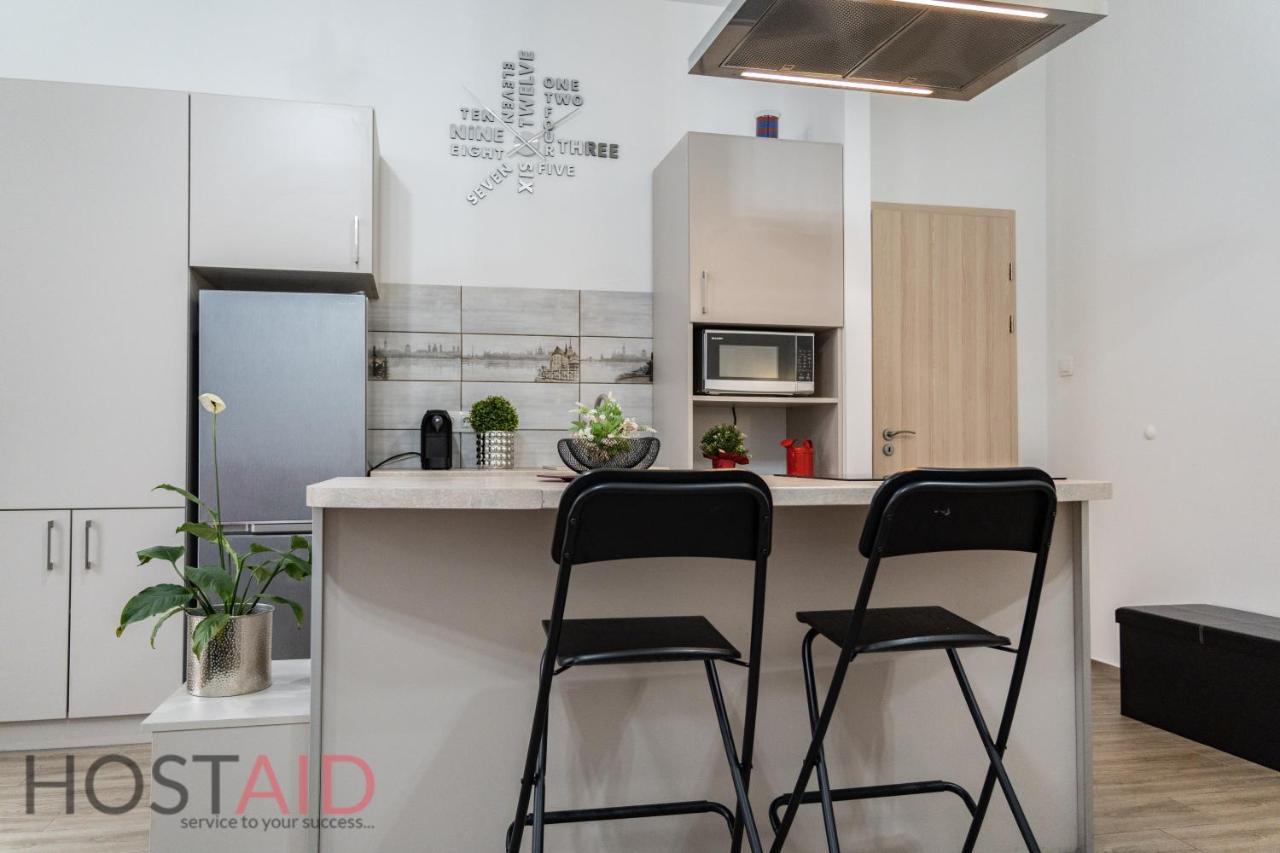 B17 Apartment - Hostaid Budapest Kültér fotó